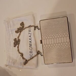 Y2k BCBGMAXARIA | Off White Snake Skin Crossbody Clutch